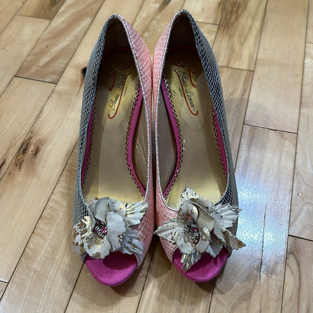 NWOT Poetic Licence Faithfully Yours Heels
